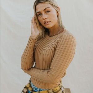 Ribbed Sweater Size L color camel